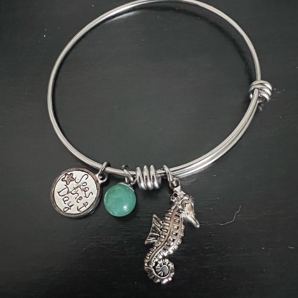 Seahorse bangle - Picture 1 of 1
